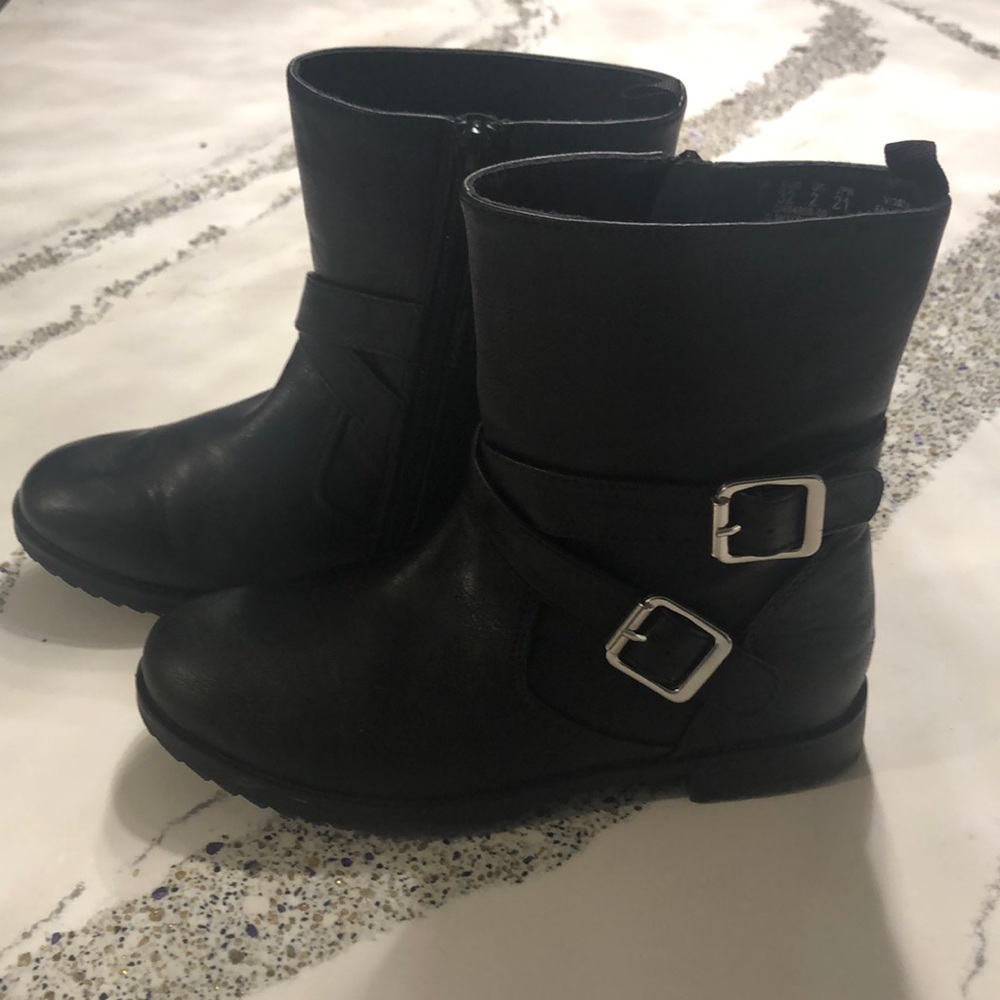 Gently used black Gap boots for girls size 2